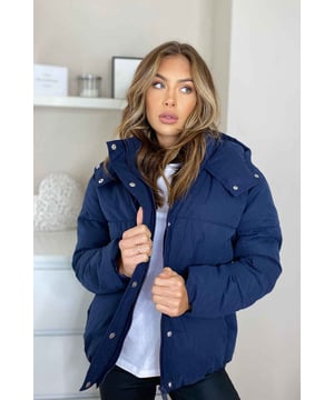 We are loving our Veneto Puffa jacket! The perfect winter coat is a must have and our Veneto puffa ensures you don't have to compromise style.