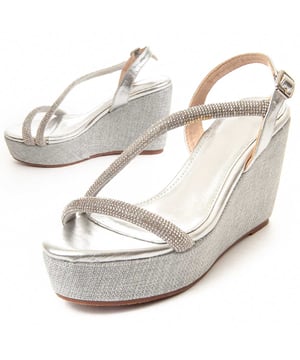 Damen-Espadrilles-Wedgesandale. Gepolsterte Innensohle aus natürlichem Leder. Bequeme Passform. Rutschfeste Sohle. Verstärkte Nähte. Hergestellt von anderen Marken für unsere Marke. Ungefähr Maße: 12 cm Absatzhöhe und 3 cm Plateau.