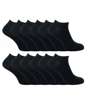 Als u op zoek bent naar redelijk geprijsde sportsokken die hun werk doen op het gebied van duurzaamheid en comfort, overweeg dan ons assortiment van 12 paar voordeelpakketten van sneakersokken. Ze zijn gemaakt van 75% katoen, een hoog katoengehalte om je voeten zacht te houden wanneer je ze draagt ​​voor vrijetijdskleding of zelfs voor meer sportieve activiteiten. Het katoen betekent ook dat ze ademend zijn, waardoor warme lucht uit de voet kan ontsnappen, waardoor je voeten koel en droog blijven. Ze zijn vooral handig als het weer veel warmer is dan normaal. Ze zijn enkellang en correct gebreid voor meer comfort. Deze sokken hebben een gladde teennaad om prikkelbaarheid rond het uiteinde van je voet te verminderen, vooral belangrijk als je hardloopt of sport. Deze katoenen sneakersokken zijn verkrijgbaar in 3 kleuren, waaronder zwart, grijs en wit. Ze zijn verkrijgbaar in herenmaten: 39-45 EU & 46-50 EU, damesmaat: 37-39 EU en kindermaten: 3-7 jaar & 8-11 jaar. Ze zijn gemaakt van 75% katoen, 23% nylon en 2% elastaan ​​en kunnen veilig in de machine worden gewassen.
