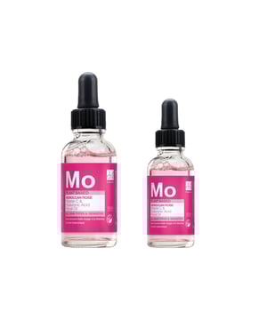 El Suero Facial de Rosa Marroquí es un potente elixir antiedad enriquecido con Ácido Hialurónico, Vitamina C, Aceite de Argán y Aceite de Rosa. Esta fórmula ayuda a mejorar la flexibilidad de la piel, iluminar el cutis, suavizar la apariencia de las arrugas, hidratar la piel en profundidad y proporcionar una hidratación intensa. Experimente los beneficios antienvejecimiento integrales para un aspecto más joven y vibrante.