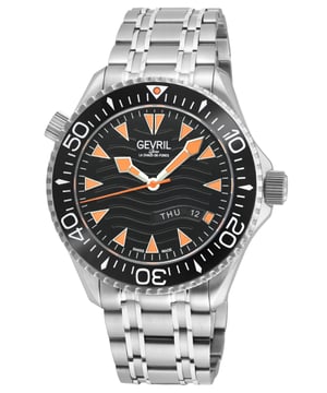 El reloj automático masculino Gevril 48832B Hudson Yards es una obra maestra que combina diseño y funcionalidad. Parte de la Colección Divers, se inspira en el vibrante lado oeste de Manhattan. Con siete estilos distintos, se adapta tanto para la exploración submarina como para la alta gastronomía. Las esferas del reloj están disponibles en un clásico negro, un vibrante verde o un azul de buceador, combinadas con acero inoxidable dorado o plateado. Alimentado por los movimientos automáticos suizos de Sellita, cuenta con una resistencia al agua de hasta 300 metros y una válvula de liberación de helio.

La pulsera, que recuerda a unas vías de tren bien trazadas, es duradera y elegante. Los marcadores luminosos y un bisel giratorio de cerámica añaden encanto. Este reloj trasciende desde las profundidades oceánicas hasta alturas de estrellas Michelin, epitomizando la opulencia y funcionalidad. Las características clave incluyen una caja de acero inoxidable de 43 mm, bisel de carburo negro, función de fecha/día, fondo de caja de exhibición y una pulsera de extensión de buceo de dos tonos en IPYG. Con cristal de zafiro anti-reflectante, es resistente al agua hasta 300 metros, impulsado por el movimiento automático suizo Sellita SW220-1.