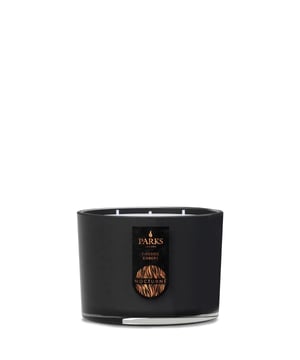 Snuggle up and get cosy by the hearth’s golden glow. Sultry, charred woody notes of cedar enriched with intensely smoky gaiac and the malted sweetness of aged oak barrels. A touch of the piquant anise spice for the flickering flames, underpinned by leathery birch and dry cade for a hint of lingering woodsmoke.