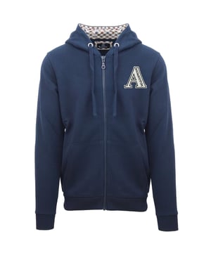 Aquascutum Classic Large A Logo Navy Blue Zip-Up Hoodie. Dieser AQ Logo Navy Blue Zip Hoodie von Aquascutum ist die perfekte Mischung aus modisch und funktional. Er ist aus leichtem, atmungsaktivem Material gefertigt und hat ein stylisches Logodetail, das jeden Casual-Look aufwertet. Bleiben Sie heute warm und stilvoll mit Aquascutum! Elastische Ärmelabschlüsse und Taille, Kapuze mit Kordelzug. Kapuzenpulli aus 100% Baumwolle, 2 offene Taschen. Normale Passform, fällt größengerecht aus. Style Code: FCZ923 85