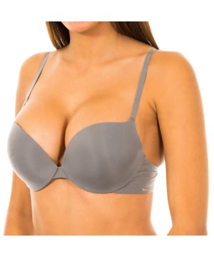 Push-Up-BH Tommy Hilfiger.
 Graue Farbe.
 Bequemer Stoff und klassisches Material.
 Körbchen mit Bügeln und Polsterung.
 Elastische und verstellbare Träger.
 Elastische Seiten mit Metall-Applikation und den Markennamen eingraviert Ton.
 Schließen Klammern in den Rücken drei Positionen.
 Ansichten Ton Nähte.

 Zusammensetzung:
 - 82% Polyamid.
 - 18% Elasthan.

 Hinweise zum Waschen:
 - Waschen bis zu 40 ° C.
 - Bügeln bei mittlerer Temperatur, max. 110.
 - Keine Genehmigungen Tumbler.
 - Nicht bleichen.
 - Nicht erlaubt chemische Reinigung.

 Zusammensetzung: 82% Polyimid, 18% Elastan
 Pflege:
- Maximal bei 40ºC waschen.
 - Bügeln bei mittlerer Temperatur, max. 110ºC.
 - Die Verwendung eines Trockners ist nicht erlaubt.
 - Keine Bleichmittel verwenden.
 - Chemische Reinigung ist nicht möglich.
