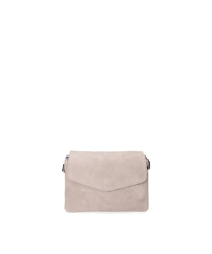 Damen-Umhängetasche mit Reißverschluss. fehlende Innentaschen. fehlende Außentaschen. abnehmbare Kette und Schulterriemen aus Leder. fehlender Griff. Drei Innenfächer. Außenmaterial. Gefüttert mit 70 % Baumwolle, innen 30 % Polyester. Maße: 21x15x6 cm. Hergestellt in Italien