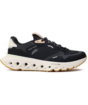 Zapatillas deportivas negras Cole Haan zerogrand runner para hombre, confeccionadas con tejido y suela de goma. Incluyen: suela grand 360, marca cole haan y cuello acolchado en el talón.