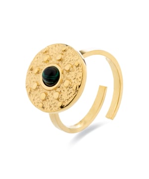 Elknu malachiet ring in 18K geel goud. Africa is de perfecte serie voor vrouwen met persoonlijkheid die niet bang zijn om het risico te nemen sieraden met hun eigen karakter te dragen.