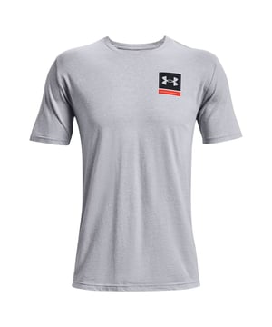 La camiseta Under Armour Photoreal Grey para hombre es una combinación perfecta de rendimiento deportivo y estilo moderno. Tanto si vas al gimnasio como si simplemente quieres una camiseta cómoda y moderna para el día a día, esta camiseta es perfecta para ti. Estas son sus principales características:

 Diseño fotorrealista:  Esta camiseta presenta un exclusivo estampado gráfico fotorrealista que añade un elemento visualmente cautivador a tu atuendo. El diseño puede ir desde un paisaje realista a un paisaje urbano, creando un aspecto llamativo.

 Tejido cómodo:  Confeccionada con una mezcla de tejidos suaves y transpirables, esta camiseta ofrece una comodidad excepcional y facilita la circulación del aire, manteniéndote fresco y seco durante los entrenamientos o las actividades diarias.

 Tecnología de evacuación de la humedad:  La tecnología de Under Armour que absorbe la humedad aleja activamente el sudor de tu piel, garantizando que te mantengas cómodo y seco incluso durante actividades físicas intensas.

 Corte atlético:  Diseñada con un corte atlético, la camiseta proporciona un ajuste ceñido que favorece tu físico sin restringir tu rango de movimiento.

 Color gris versátil: El color gris sirve como lienzo versátil para el diseño fotorrealista, por lo que es fácil de combinar con varias prendas inferiores y exteriores.

 Construcción de calidad:  Under Armour es conocida por producir ropa deportiva de alta calidad, y esta camiseta no es una excepción. Está hecha para resistir el uso regular y mantener su forma y comodidad.

 Uso diario:  Aunque es adecuada para entrenar, esta camiseta también es una opción elegante para el día a día, permitiéndote mostrar tu estilo.

 Logo Under Armour:  El logotipo de Under Armour suele estar sutilmente incorporado en el diseño, representando el compromiso de la marca con la calidad y el rendimiento.

 Disponible en varios diseños:  El diseño fotorrealista puede variar, ofreciéndote una selección de gráficos únicos y cautivadores que se adaptan a tu estilo personal.