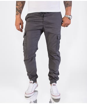 Die Chino Hosen von Rock Creek eignen sich ganz ausgezeichnet für legere Casual-Looks. Sie bieten eine angenehm weite Passform und sehen dabei auch noch richtig lässig aus. Beim gemütlichen Stadtbummel, beim Familienausflug oder in der Uni leisten die komfortablen Hosen gute Dienste. Darüber hinaus zeichnen sich die Chinos von Rock-Creek durch eine erstklassige Verarbeitung und eine hohe Qualität aus.