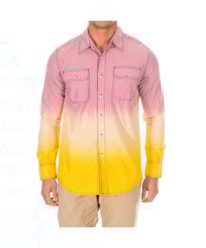 Camisa manga larga.
Color Rojo-amarillo rayas.
Cuello de solapa.
Estampado efecto degradado.
Cierre de botones en el frontal.
Dos bolsillos con solapa y cierre de botón, en el frontal.
Puños ajustables mediante cierre de botones.
Bordado del logo de la firma, en el lateral de uno de los bolsillos frontales.
Costuras vistas a tono.

Composición:  100% Algodón. 

Instrucciones de lavado:
- Lavar máximo a 40ºC.
- Planchar a media temperatura, máx. 110ºC.
- Permite usar secadora.