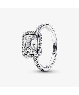 Dieser aufwendige Ring für Frauen von Pandora ist das perfekte Geschenk, um sich selbst oder einen geliebten Menschen zu verwöhnen. Der Ring besteht aus 925 Sterling Silber, hat eine Farbgebung in Silber und Größe: 56, wiegt Gramm und hat an der breitesten Stelle eine Breite von 0,96 cm. Der Pandora 'Rechteckige Funkeln' Damenring aus 925 Sterling Silber - Silber 192391C01 wird in einer atemberaubenden Geschenkbox geliefert und hat eine zweijährige Garantie.