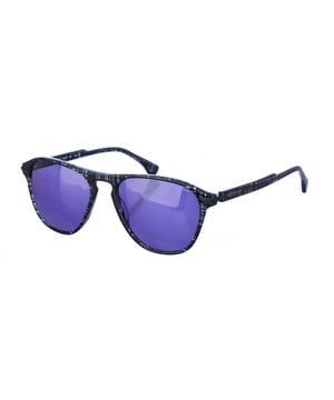 Gafas de sol Armand Basi con montura de acetato.
 Color Negro
 Forma ovalada.
 Lentes de color Negro
 Patillas de acetato a tono, con el nombre de la marca grabado.
 100% Protección UV. 
 Cristales antirreflejo.
 Incluye una funda de tela de protección.
Los colores reales del producto pueden variar ligeramente con respecto a los colores que muestra su monitor.
 
 Medidas  Ancho lente: 56 mm. Puente: 19 mm. Patillas: 145 mm.
 
 Limpiar las gafas con agua y jabón (neutro).
 - No utilice paños sucios o abrasivos, que puedan alterar las características de los filtros.
 - Utilice solo accesorios y repuestos originales.
