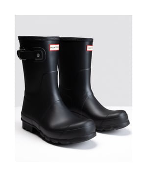 The Original Short Wellington Boot From Hunter Is A Black Premium Designer Wellie Boot, Perfect For Wet And Muddy Walks Or Outdoor Chores. These Men's Boots Are Fully Waterproof, Hand Crafted And Feature A Heavy-duty Rubber Outsole. A Polyester Lining Keeps Your Feet Comfortable And Snug. They Are Complete With Hunter Branding.
