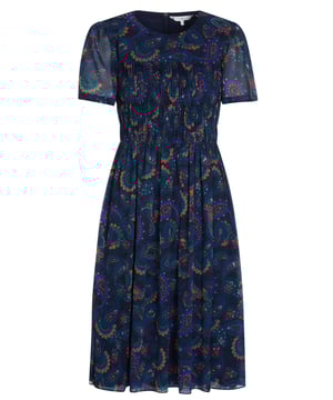100% poliéster; vestido de Tommy Hilfiger; Modelo: WW0WW26017 0G3; Mano de obra de alta calidad; Abrazar la figura; Cuello redondo, manga corta; cremallera trasera; volantes al frente; Falda fluida, largo medio; Detalles del logo de Tommy Hilfiger