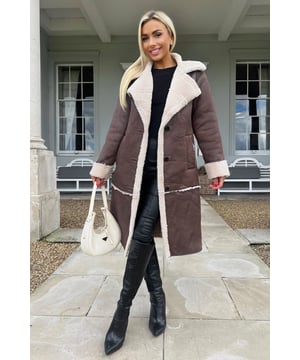 Our Brown Longline Faux Shearling Coat is the ultimate winter coat!
Designed in a longline fit with a regular cut featuring a faux
shearling lining, cuffs and collar, a single breasted button front
closure and pockets. Simply pair with any outfit to keep you warm and
on trend this season. 

Model wears: UK 8/ EU 36/ US 4
Model's height: 165cm/ 5'5"
Approx length from centre back to hem: 108cm 
Fabric composition: 
Colour: BROWN