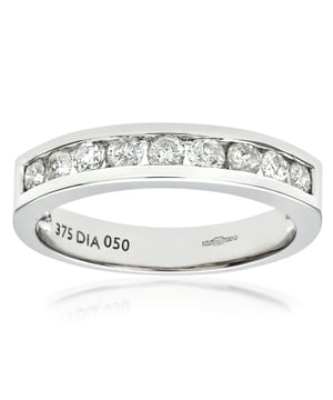 Oro amarillo de 18 quilates (750): 3,2 g; # Diamante: 0,5 ct
