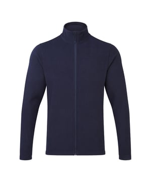 Material: 100% recycelter Polyester. Stoff: Anti-Pill, Microfleece, Soft Touch. Design: Einfarbig. 200gsm. Stofftechnologie: Hohe Wärmeleistung, Leichtgewicht. Ausschnitt: Kadett-Kragen. Kinnschutz, Seitenpaneele, Seitennähte, Sturmklappe. Ärmel-Typ: Lang-Ärmel. Taschen: 2 Seitentaschen, eingefasst. Verschluss: Durchgehender Reißverschluss. Saum: Gerade. Nachhaltigkeit: Amfori, BSCI, GRS zertifiziert, aus recycelten Materialien hergestellt.