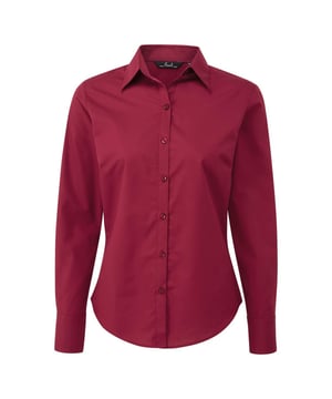 65% Polyester, 35% Katoenpopeline. Ontwerp: Eenvoudig. Bevestiging: Knop. Halslijn: Collared. Hem: Gebogen. Manchet: Dubbele knoop. Mouwtype: Met lange mouwen. Rugnaden, Bustenaden, Dubbel gevouwen naden, Onderhoudsvriendelijk, Geparelde knopen. Passend: Gemonteerd. 105gsm. Duurzaamheid: Amfori, BSCI, REACH, Sedex, WRAP Gecertificeerd.