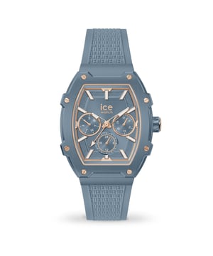 Die Ice Watch Ice Boliday - Horizon Blue Multi Dial Uhr für Damen ist das perfekte Zeitmessgerät zum Tragen oder Verschenken. Das blaue Tonneau-Gehäuse kombiniert mit dem bequemen blauen Silikonarmband sorgt dafür, dass Sie dieses atemberaubende Zeitmesser ohne Kompromisse genießen können. Angetrieben von einem hochwertigen Quarzwerk und wasserdicht bis 5 bar, wird Ihre Uhr weiterhin zuverlässig ticken. Diese Uhr mit einem super weichen Silikonarmband verleiht jedem Ihrer Outfits einen Hauch von lebhaftem Stil! Diese Multi-Dial-Uhr verfügt über eine Kalenderfunktion: Tag-Datum, 24-Stunden-Anzeige, leuchtende Zeiger und leuchtende Ziffern. Hochwertiges 19 cm langes und 19 mm breites blaues Silikonarmband mit einer Schnalle. Gehäusemaße: 35 x 45 mm, Gehäusedicke: 11 mm, Gehäusefarbe: Blau und Zifferblattfarbe: Blau.