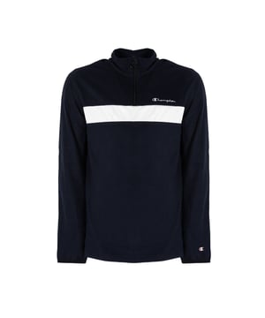 De nauwsluitende snit benadrukt perfect het silhouet en biedt bewegingsvrijheid en comfort voor dagelijks gebruik.
De elegante opstaande kraag geeft het sweatshirt een sportief chique accent en beschermt de nek tegen de kou door extra bescherming te bieden op koelere dagen.
Dankzij de praktische ritssluiting kun je het sweatshirt snel en gemakkelijk aan- en uittrekken en de ventilatie naar wens aanpassen.
De mouwen met bandjes zien er niet alleen leuk uit, maar voorkomen ook dat ze oprollen, waardoor ze comfortabeler zijn om te dragen tijdens het sporten.
De merknaam is discreet geborduurd op de linkerkant, wat aandacht voor detail toont en de authenticiteit en hoge kwaliteit van het product bevestigt.
Het sweatshirt is gemaakt van een hoogwaardige, ademende stof met Quick Dry-systeem, voert vocht snel af en zorgt voor een comfortabel gevoel, zelfs tijdens intensieve inspanningen.