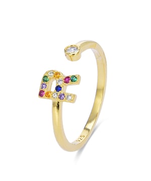 Ring R Sterling zilver 925 en multicolour zirkonia afgewerkt in 18 karaat geelgoud. Naast het bereiken van globe-trotting stijlen, onze ontwerpen maken een verschil en maken een radicaal verschil. Zorgvuldig handgemaakte ontwerpen met materialen van topkwaliteit en fonkelende zirkonia's brengen een alfabet van verschillende groottes tot leven. Het exotische ervan: initialen op 925 Sterling zilver, wordt alleen geëvenaard door zijn ingetogenheid. Intuïtief, bedachtzaam, het klopt elke keer als je het draagt en vertegenwoordigt als weinig anderen het meest kosmopolitische stedelijke karakter: BE AUTHENTIC (NOT) UNIQUE.
