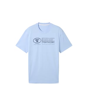 Entdecken Sie den ultimativen Komfort mit unserem T-Shirt für Männer! Kurzärmelig und in entspannter Passform bietet es Ihnen maximale Bewegungsfreiheit. Der klassische Rundhalsausschnitt verleiht ihm einen zeitlosen Look. Aus atmungsaktivem, weichem Material gefertigt, bleibt Ihr Körper angenehm kühl und frisch. Der große Label-Print setzt einen stilvollen Akzent, ohne aufdringlich zu sein. Die weiten Ärmel sorgen für zusätzlichen Komfort und einen lässigen Look. Dieses T-Shirt garantiert den ganzen Tag über einen hohen Tragekomfort. Ideal für Freizeit, Sport oder entspannte Abende. Kombinieren Sie es mit Jeans oder Shorts für ein perfektes Outfit. Ihr neues Lieblingsstück wartet auf Sie!