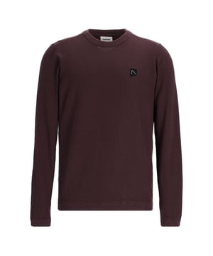 De Sal is een ruw gebreide mock-neck pull-over. 100% katoen in een rijke kleur. Extra details zijn de ribbels bij de zijnaden en mouwopening.