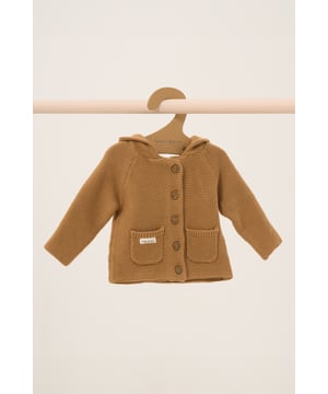 Homegrown's organic cotton hooded wrap cardigan is crafted for comfort and sustainability. Featuring button fastening and cute bear ears on the hood, this cosy, breathable cardigan is gentle on delicate skin and perfect for any season.