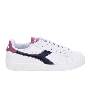 Zapatilla Deportiva Diadora 
Color Violeta
Zapatillas ideales para el día a día.
Estilo urbano y deportivo.
Suela reforzada para un caminar firme y regular.
Tejido transpirable y confortable.
Logo de la marca en laterales.
Elaborado con materias primas de calidad.

Composición:  Exterior: Piel; Interior: Textil; Suela: Sintético.

Lavar a mano