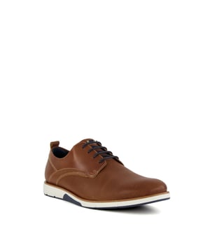 Classed as a more relaxed variation to the classic Derby silhouette, embrace tactile finishes this season with style Barnabey. This casual Gibson shoe starts life in Portugal and is crafted with the finest materials, culminating in a combination of smooth textures, perforated and handstitched detailing, and a four-eyelet lacing system. Finished with a pull tab and contrasting sole, Barnabey pairs perfectly with chinos and chambray shirts.