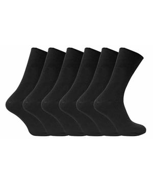 Sokken van 100% katoen zijn onmisbaar als je op zoek bent naar het ultieme comfort dat katoen te bieden heeft. Deze sokken zijn ook niet-elastisch / niet-bindend waardoor je de hele dag door extra comfort hebt. 100% katoenen sokken zijn perfect als je op zoek bent naar lichtgewicht sokken die super comfortabel zijn. Deze sokken zijn ook ademend en fantastisch voor de zomermaanden. Waar deze sokken anders zijn dan gewone 100% katoenen sokken is dat ze niet elastisch zijn. Ze zijn perfect voor mensen die last hebben van een slechte bloedsomloop en zijn geschikt voor iedereen met gezwollen voeten of benen. Deze sokken strekken zich uit naar de natuurlijke contouren van je voeten, wat betekent dat er geen vervelende vernauwingen meer zijn. Ze zitten echter niet te los zodat ze naar beneden vallen. Deze sokken zonder elastiek sokken van 100% katoen worden verkocht in een set van 6 paar en zijn verkrijgbaar in 3 kleuren. Ze zijn maat 39-45 EU of 46-50 EU en ze zijn gemaakt van 100% biologisch katoen. Ze zijn veilig machinewasbaar.