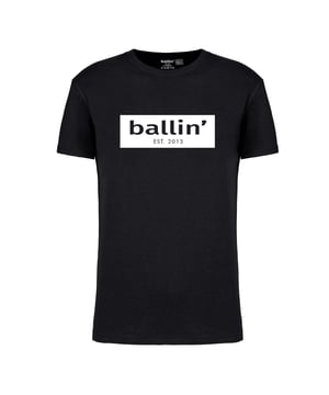 Camiseta de hombre de la marca Ballin Est. 2013. Las camisetas de Ballin Est. 2013 están hechas de algodón 100% orgánico, y tienen un corte regular. El suave algodón proporciona una gran comodidad.  Nombre del modelo: Cut Out Logo ShirtCategoría: camiseta de hombreMateriales: algodón orgánicoColor: negro