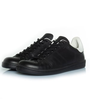 VINTAGE, RRP AS NEW
Isabel Marant Etoile, Bart leather sneakers in black. The item is in very good condition. 
 CONDITION: very good condition

SIZE: 37

INSOLE MEASUREMENTS: 24 cm

HEEL MEASUREMENTS: 2 cm PLATFORM: 1 cm

MATERIAL: leather

COLOUR: blackMeasurments: