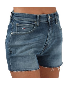 Tommy Hilfiger Tommy Badge Relaxed Denim Shorts für Damen aus Denim.- Klassisches 5-Pocket-Styling.- Signatur-Knopfleiste.- Fading auf der Vorder- und Rückseite.- Ungekämmte Säume.- Tommy Badge auf der Rückseite.- Tommy Jeans Branding.- Relaxed Fit.- Hauptmaterial: 99% Baumwolle 1% Elastan. Maschinenwaschbar. - Ref: DW0DW100831A5