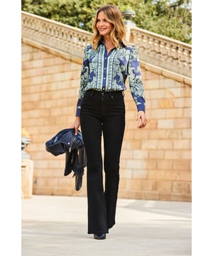 Feel-good jeansIt'll take you from work to weekendSculpting stitching to make you feel amazingChic black wash you'll wear day and nightOn-trend kick flare cut elongates your legsWith heels and a nice top or a cosy knit and ankle bootsInside leg to fit: Short 29" | Regular 31" | Long 33"