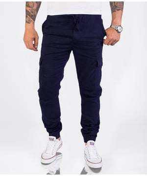Die Chino Hosen von Rock Creek eignen sich ganz ausgezeichnet für legere Casual-Looks. Sie bieten eine angenehm weite Passform und sehen dabei auch noch richtig lässig aus. Beim gemütlichen Stadtbummel, beim Familienausflug oder in der Uni leisten die komfortablen Hosen gute Dienste. Darüber hinaus zeichnen sich die Chinos von Rock-Creek durch eine erstklassige Verarbeitung und eine hohe Qualität aus.