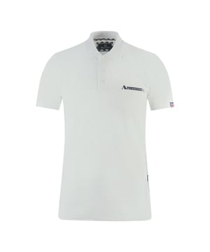 Aquascutum Boxed Logo Weißes Poloshirt. Erleben Sie pure Londoner Eleganz mit diesem Aquascutum Aldis London Logo White Polo Shirt. Mit einem Markenlogo versehen, wird dieser zeitlose Klassiker jedem Look einen Hauch von raffiniertem Stil verleihen. Setzen Sie ein Statement und zeigen Sie Ihr modisches Gespür mit diesem auffälligen Stück. Boxed Aquascutum Branding auf der linken Brust, Knopfverschluss, kurze Ärmel, Kragenausschnitt. 100% Baumwolle, Normale Passform, Größenanpassung. Abzeichen der britischen Flagge auf dem linken Ärmel. Style Code: P00123 01
