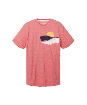 Dieses normal geschnittene T-Shirt hat kurze Ärmel und einen Rundhalsausschnitt. Es ist aus weichem Baumwolljersey gefertigt, der sich angenehm auf der Haut anfühlt und atmungsaktiv ist. Es bietet daher einen hohen Tragekomfort. Das Shirt hat ein Streifendesign, das durch den Fotodruck auf der Brust abgerundet wird.