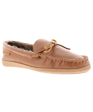 Leather men's slipper from Hush Puppies, the Ace with cosy faux fur lining and sock. The indoor/outdoor sole is soft and flexible to wear whilst being hardwearing. Memory foam comfort sock makes this a must have for around the home. 

-Gift boxed
-Real Leather Upper
-Super Warm Lining
-Memory Foam Comfort Insole.
-Indoor and Outdoor Flexible and Hardwearing Unit