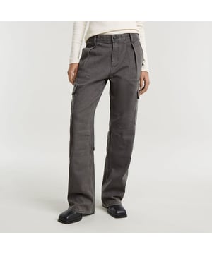 Zip fly. Front pockets. Flap pockets at the thigh. Single welt back pockets. Pleats at the front. Zip & button closure. Low waist. Trousers Combat are designed in a straight fit and offer a voluminous effect through the pleats at the front. At the thigh, flap pockets are created. 98% Cotton, 2% Elastane. Comfortable stretch. Straight