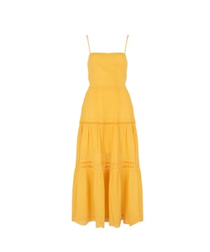 Este clásico y simple diseño de vestido es la quintaesencia de la elegancia, ideal para diversas ceremonias formales o como una opción refinada para el trabajo.
La longitud midi de este vestido es la solución perfecta para mujeres que valoran el estilo combinado con comodidad, y también desean destacar sus piernas con sutil elegancia.
El vestido con lazo en la parte trasera ofrece la posibilidad de ajuste y un ajuste perfecto en la cintura, lo que permite destacar la figura y añade encanto a cada movimiento.
El escote recto es sinónimo de clasicismo y buen gusto, que se combina perfectamente con todo tipo de joyería, desde un sutil cadena hasta un llamativo collar.
El bajo adornado con encaje añade un carácter único y un acabado romántico a este vestido, lo que lo convierte en una verdadera obra de arte de la moda.
Hecho de tela de alta calidad, este vestido no sólo garantiza una apariencia excepcional, sino también durabilidad y comodidad de uso durante mucho tiempo.