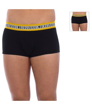 Boxers de la marca Bikkembergs.
 Color Negro
 Cinturilla de goma elástica, con el nombre de la firma bordado. 
 Tejido cómodo y transpirable.
 Frontal anatómico, con capacidad de sujetar sin apretar.
 Costuras vistas a tono.
 
 Composición:  95% Algodón, 5% Elastano
 
 Lavar a temperatura máxima 30º.
 -No usar lejía.
 -No lavar en seco.
 -Permite el uso de plancha.