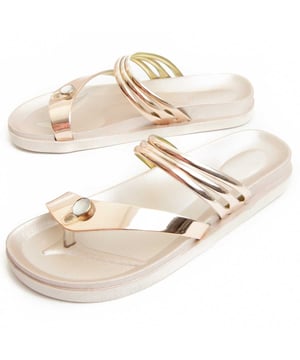 Sandalía casual para mujeres. Ajuste cómodo. Costura reforzada. Hecha con materiales de otras marcas para nuestra marca.