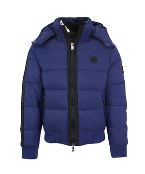 �Mant�ngase c�lido y elegante con el logotipo de Plein Sport Circle Circle Navy Blue Jacket! Hecho en mente con comodidad, esta elegante chaqueta azul marino presenta un forro acolchado y el logotipo de Plein Sport Circle. �Disfruta de una calidez superior combinada con elegancia atemporal! Policitas delanteros de cierre de cremallera, parche en el pecho, cierre central de cremallera, capa con capucha de cintura elsaticada, relleno: 100% poliamida, forro: chaqueta acolchada de 100% de poli�ster, estilo de cierre de cremallera: UPPS29F 85