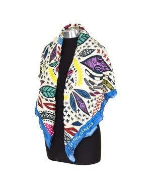 Bandana Buff.
Complemento ideal para proteger el cuello y la cara
La versión más ligera, ideal para tiempo suave.
Diseño ligero y polivalente.
Ideal con tiempo moderado.
Tejido suave, ligero y transpirable.
 Medidas: 68 cm x 98 cm
 Composición: 100% Viscosa
 Cuidados:
Lavar a maquina a temperatura máx. 30º.
-No utilizar lejía.
-No permite el uso de secadora.
-Planchar a temperatura máx. 130º.
-No lavar en seco.
