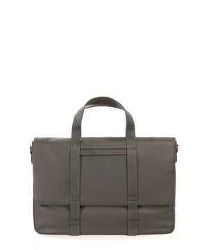 unisex handtas kliksluiting. twee open binnenzakken. afwezige externe zakken. verstelbare en afneembare lederen schouderband. met leren handvat. een binnencompartiment.  extern materiaal. polyester binnenkant. Afmetingen: 41x26,5x11 cm. Modeproduct