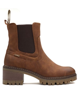 Mejora tu estilo con las botas Jeep Spirit Twin Gusset Chelsea. Estas llamativas botas marrones presentan un logotipo de metal dorado y un tacón de 6 cm para un look atrevido. Acolchadas para mayor comodidad, tienen refuerzos elásticos para ponérselas fácilmente. La suela de goma resistente y la suela exterior con tacos garantizan una exploración urbana segura. Perfectas para salir de noche o para añadir dramatismo a tu día, estas botas con aspecto de cuero llamarán la atención dondequiera que vayas.