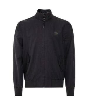 Manténgase abrigado y elegante con la chaqueta negra Fred Perry. Confeccionada con un diseño clásico, esta chaqueta es perfecta para cualquier aventura al aire libre. Mientras que el color Negro añade un toque de sofisticación. No dejes que el clima frío te impida explorar con estilo. Insignia de la marca en el pecho izquierdo, chaqueta negra, cremallera, negro, Material: 53% algodón, 47% Lyocell, forro: 65% poliéster reciclado, 35% algodón, cierre de cremallera central. Corte regular, Se ajusta a la talla real, Insignia de la marca en la parte delantera izquierda del pecho, Terminaciones de mangas elásticas, 2 bolsillos con cierre de botones