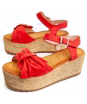 Sandalia cuña para mujeres. Ajuste cómodo. Fabricada por otras marcas para nuestra marca. Medidas aproximadas: tacón de 7 cm y plataforma de 5 cm.
