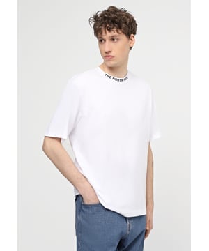 T-shirt uit de North Face collectie Gemaakt van dun, elastisch breisel. - -. Model Gemaakt van uitzonderlijk comfortabel, katoenen materiaal. - -. Relaxte stijl, klassieke ronde halslijn. - -. Bedrukt model, korte mouwen. - -. Samenstelling: 100% Katoen. - -. Machinewasbaar.